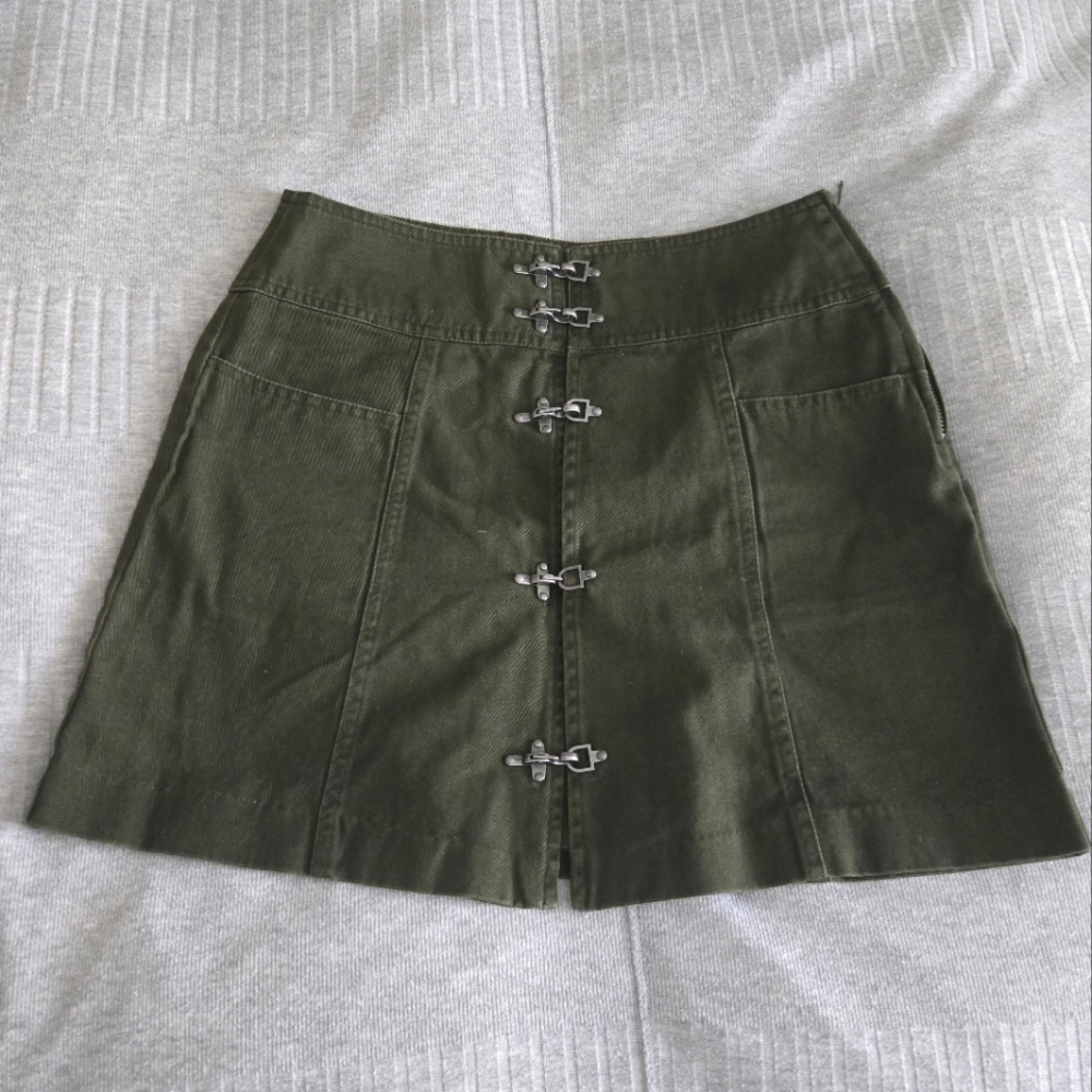 New Nasty Gal Renegade Buckle Skirt Green size S
